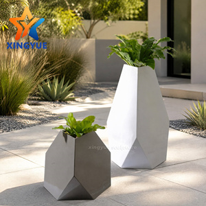 Fioriera Scultorea Moderna Sfaccettata <span class=keywords><strong>in</strong></span> Acciaio Inox 304 Bianco Opaco, <span class=keywords><strong>Vaso</strong></span> per <span class=keywords><strong>Fiori</strong></span> <span class=keywords><strong>da</strong></span> Interno ed Esterno, Dimensioni Personalizzabili - Product Image 2