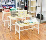 Présentoir de vente au détail moderne personnalisé pour vêtements pour femmes, vêtements, sacs à main à talons hauts, écharpes-Showroom Store Table Desk Showcase