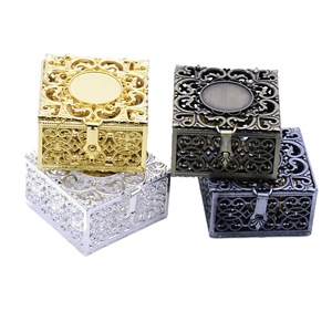 Boîte à bijoux rétro style cour, en alliage creux, avec strass, en alliage de zinc plaqué, boîte de rangement et d'emballage cadeau - Product Image 5