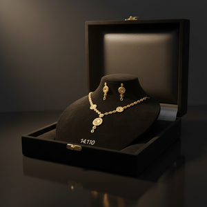 Conjunto de Collar con Colgante de Moneda de Oro con Eslabones de Cadena Texturizados y Pendientes a Juego para Joyería Étnica Femenina - Product Image 1