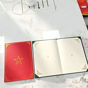 Tarjeta de Invitación Roja Personalizada con Borde en Relieve de Estrella Dorada para Boda, Aniversario, Presentación de Premios - Papel Recubierto Ecológico - Product Image 6