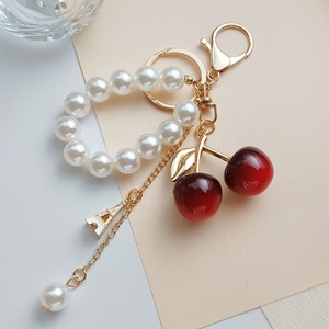 Ventes Flash Usine : Pendentif Créatif de Luxe Polyvalent avec Perles, Breloque en Métal Cerise pour Sac à Main et Cartable, Vente en Gros - Product Image 3