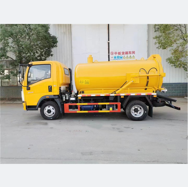 Высокое качество HOWO 4*2 LHD/RHD 5000 литров вакуумного всасывания сточных вод грузовик цена