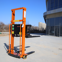 Chariot élévateur semi-électrique portable de première classe 300 kg 1,3 1,6 m, chariot élévateur autochargeur avec télécommande