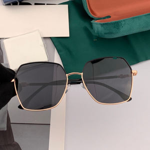 Vente en gros de lunettes de soleil carrées à monture large pour femmes, lunettes de soleil de créateurs, marques célèbres, lunettes de soleil polarisées de luxe - Product Image 5