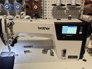 Nuova Macchina da Cucire Industriale Brother 7300B a Punto Annodato con Azionamento Diretto a Ago Singolo - Product Image 4