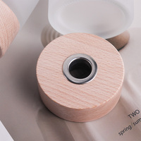 Bouteilles de diffuseur de roseau d'arôme en verre rond givré clair de luxe de 100ml 120ml pour désodorisants avec bâtons couvercle en bois de bambou personnalisé
