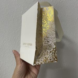 Bolsa de Regalo de Lujo con Estampado Dorado, Logotipo de Marca, Embalaje para Pequeñas Empresas, Papel Elegante con Impresión Serigráfica - Product Image 3