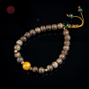 Pulsera de Agarwood Natural para Mujer, Cuentas de 6mm de Aspecto Natural Mezcladas con Ámbar, Joyería Aromática Hecha a Mano - Product Image 1