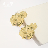 Vente en gros de boucles d'oreilles en forme de double fleur pour femmes boucles d'oreilles exagérées en métal avec accessoire de mode personnalisé