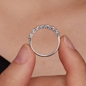 Fabrikgroßhandel D-Farbe 0,8 Karat Moissanit Halbe Ewigkeit Ring 925 Sterling-Silber Moissanit Versprehrring für Damen - Product Image 6