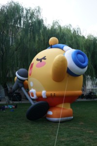 Beau ballon gonflable conçu sur mesure de modèle de <span class=keywords><strong>chanteur</strong></span> de dessin animé de 5m pour la décoration d'activité - Product Image 5