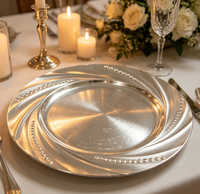 Assiettes de présentation dorées en plastique PP de 13 pouces à bord floral pour mariage, vente chaude en usine, assiettes décoratives dorées pour mariage