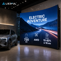 Mur LED incurvé de grande taille P2.5 pour studio de lancement de SUV électrique avec raccordement architectural sans soudure, installation fixe