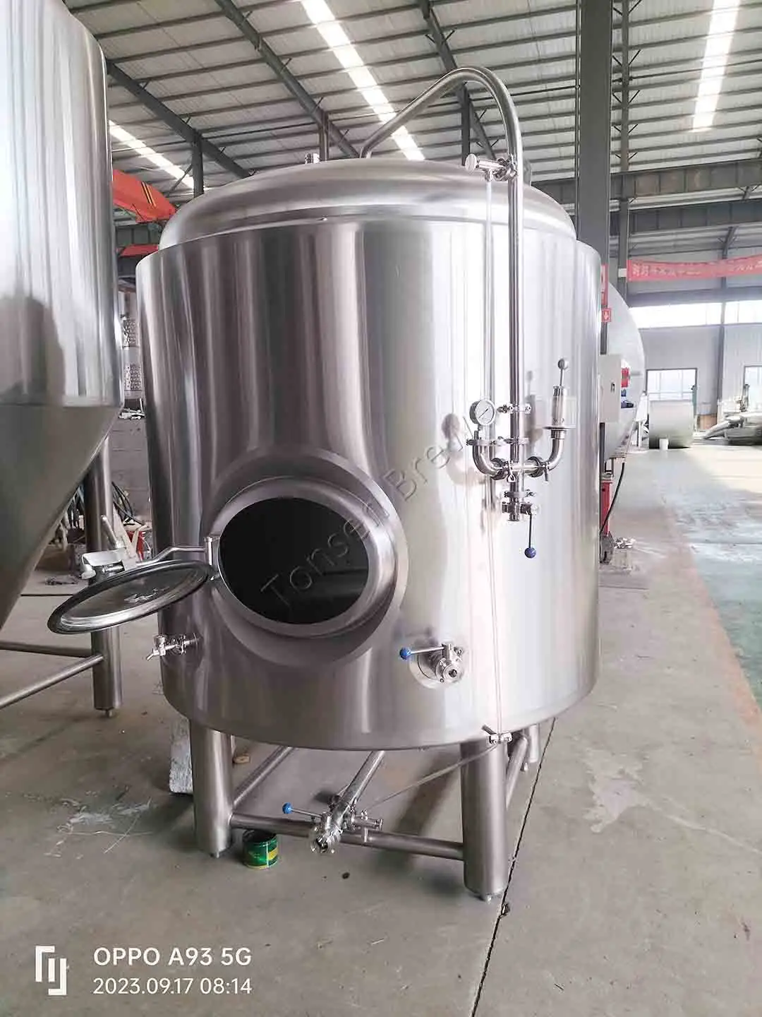 5000L serbatoio di stoccaggio verticale in acciaio inox per uso alimentare a vapore riscaldato per il vino serbatoio di riciclo