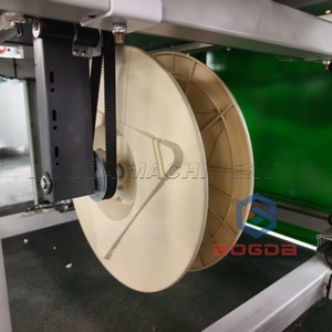 Machine à enrouler les bandes de bordure en PVC avec solution d'emballage intégrée - Product Image 3