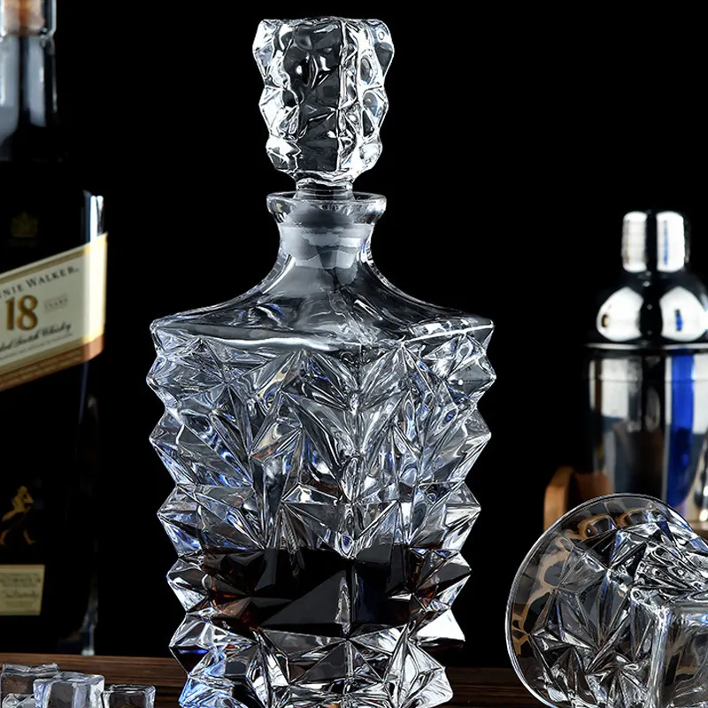 Wholesale Lead-free Light Luxury Glass Whiskey Decanter Wine Bottle Crystal Decanter With Wine Decanter Stopper