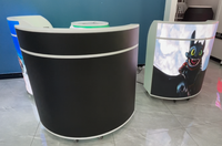 Écran LED portable P1.86 incurvé sur roulettes pour stand DJ, comptoir de bar, salon professionnel, discothèque, festival de musique, pub