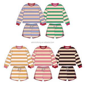 Conjunto de Sudadera para Niñas con Rayas Horizontales, Manga Larga, Cuello Redondo, Pantalones Cortos con Cordón y Diseño Personalizado - Product Image 2