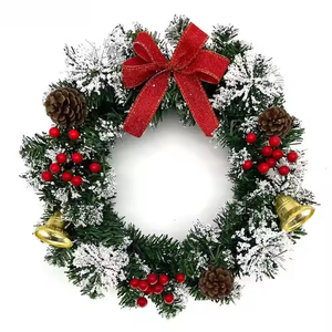 Corona Navideña Personalizada al Mejor Precio con Lazo de Bayas Artificiales para Decoración de Árboles de Navidad en Hogares, Fiestas, Hoteles y Centros Comerciales - Product Image 1