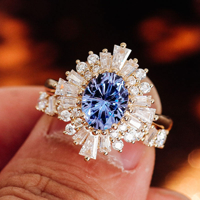 Anillo de oro macizo de 18 quilates con piedra labio