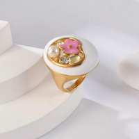 Cincin Hadiah Ulang Tahun Wanita Trendi Grosir Pabrik, Lapis Emas 24K Baja Anti Karat Mutiara Buatan Laboratorium Bentuk Bulat/Bunga