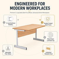 Bureau cantilever avec plateau en stratifié bois clair, panneau de modestie et structure en acier argenté pour salle de formation d'entreprise et espace de travail