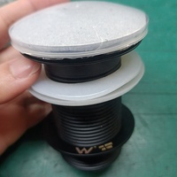 Tapón de 32mm con resorte negro y residuos sin desbordamiento para lavabo