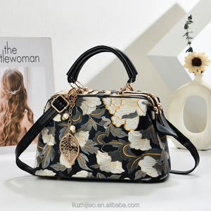 Bolsos de Hombro Cruzados de Gran Capacidad con Bordado de Moda 2026 para Mujer, con Diseño Simple de Cierre de Cremallera y Cadena - Product Image 4