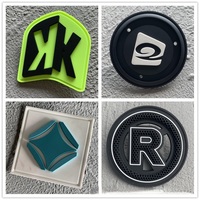 Étiquettes de vêtements en PVC lavables à motif carré en relief 3D avec logo personnalisé pour vêtements/sacs/chaussures