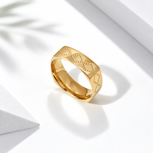 แหวนลายหัวใจ สแตนเลสสตีล ชุบทอง 14K แบบสุญญากาศ วงแหวนขัดเงาแบบกว้าง สลักลายเส้นหัวใจแบบจุดซ้อนทับซ้อน - Product Image 1