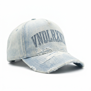 Cappellino in denim vintage effetto slavato, tinto in capo, con bordo sfrangiato e dettagli distressed stile grunge - Product Image 1