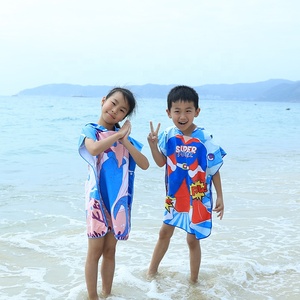 Serviettes <span class=keywords><strong>de</strong></span> plage poncho rayées ECO à séchage rapide toutes saisons, serviettes <span class=keywords><strong>de</strong></span> <span class=keywords><strong>bain</strong></span> en suè<span class=keywords><strong>de</strong></span> pour la maison et les voyages, peignoir à capuche anti-UV pour enfants - Product Image 1