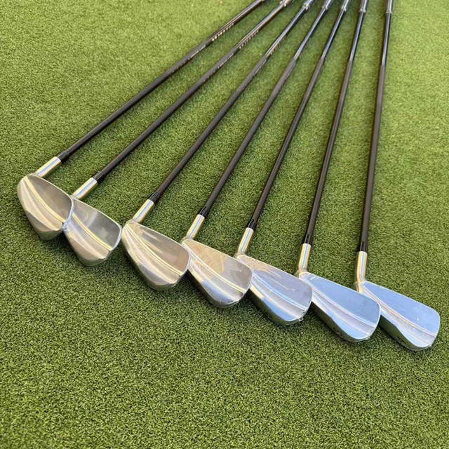 Complete Forged Right Handed Golf Iron Set with Waterproof Rubber Grip and Headcover for Training & Activity Standards