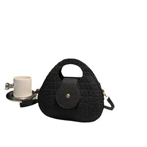 Bolso de mano elegante de color sólido para mujer, nuevo modelo de invierno, con cremallera, informal, con forro de poliéster. - Product Image 5