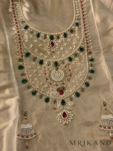 Ensemble Kurta de Luxe en Soie Non Cousue avec Bas en Chanderi et Dupatta Transparent, Broderie Aari Zardozi, Ornements Émeraude, Tenue Ethnique - Product Image 3