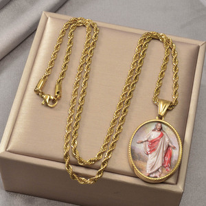 Colgante de acero inoxidable al por mayor, colgante de Jesús con brazos abiertos, cadenas finas, colgante de oro de 18k - Product Image 5