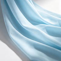 Tissu confortable 100 % polyester, idéal pour la production de vêtements de différents styles