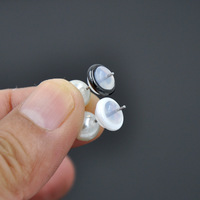 Haute qualité en gros 7mm UFO-forme Silicone bouchon d'oreille bouchon clair zircone anneau en céramique avec capuchons de perles Hamburger boucle d'oreille dos