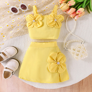 Nouvel ensemble d'été décontracté pour filles : chemise jaune à col halter en tissu peigné à motif floral et jupe taille basse, pour une vitalité jeune et mignonne - Product Image 6