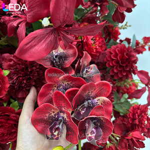 ของตกแต่งงานแต่งงาน LEDA ดอกไม้ประดิษฐ์ทำมือจากผ้าไหมเนื้อนุ่ม ลูกบอลดอกไม้สัมผัสเหมือนจริง ฉากหลังดอกกุหลาบสีแดง - Product Image 2