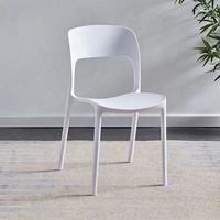 Chaise de salle à manger empilable moderne en plastique PP à prix abordable pour la maison, l'hôtel, l'entrepôt, le bar, l'école, l'appartement et l'atelier
