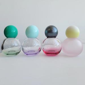 Vente en gros Mignon <span class=keywords><strong>Flacon</strong></span> de parfum boule ronde rose mat de 30ml Bouteilles en verre à baïonnette de couleur différente pour parfum - Product Image 2