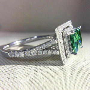 Anello da Donna in Oro Bianco con Diamante Naturale Taglio Principessa Colore D, Gioiello di Fidanzamento con Pietra Principale Quadrata e Design Halo - Product Image 6