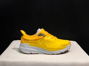 Chaussures de course et de marche en plein air de la marque originale HOKAS avec amorti et design antidérapant pour toutes les activités sportives en toutes saisons - Product Image 2