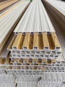 Panel de pared estriado WPC moderno ignífugo y a prueba de humedad PVC para decoración interior comercial y apartamento impermeable - Product Image 3