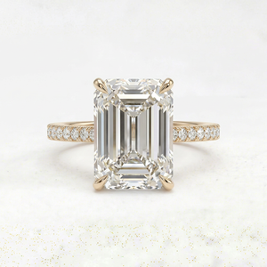 Anillo de oro de 18 quilates con diamante cultivado en laboratorio de 5.34 quilates, corte esmeralda, F-VVS2, con 4 gramos de peso de oro, para colecciones de joyería de lujo. - Product Image 1