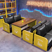 Ensemble de mobilier de bar industriel en fer rouge et noir – Sièges durables et résistants à l'eau pour hôtel, maison ou extérieur avec logo boisson/musique
