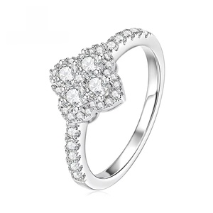 Bague de Fiançailles en Moissanite <span class=keywords><strong>D</strong></span> VVS1 de 3 mm, Style Floral Trèfle à Quatre Feuilles, en Rhodium, pour Anniversaire de Mariage ou Cadeau de Mariage - Product Image 1