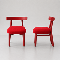 Chaise Commerciale Moderne en Velours Rouge en Stock, Cadre en Bois Durable, Prête à l'Expédition – Idéale pour Cafés, Hôtels, Restaurants et Salles à Manger Extérieures